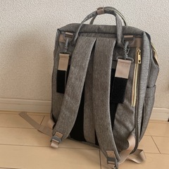 多機能　マザーズバッグ　リュック　オムツ交換ベッド　グレーの画像