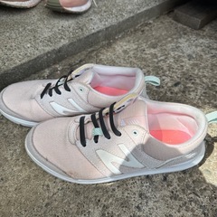 ニューバランススニーカーの画像