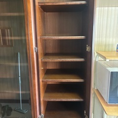 大きな食器棚を差し上げます。の画像