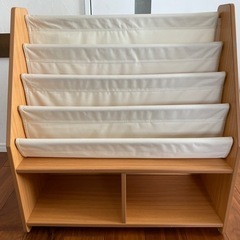 見せる本収納棚の画像