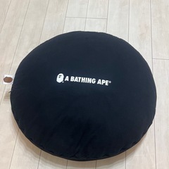 APE 特大クッションの画像