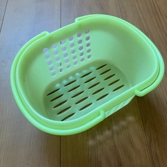 【中古】カゴ 持ち手付き 薄黄緑の画像