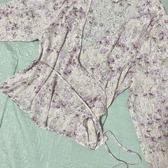 花柄ラップブラウスの画像