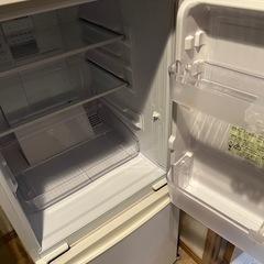 SHARP製単身用冷蔵庫の画像