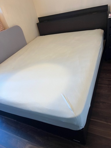 取引決まりました。東京ベッド クイーンサイズベッドフレーム