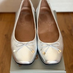Clarks Candra シルバー フラットシューズ美品24cmの画像