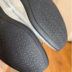 Clarks Candra シルバー フラットシューズ美品24cmの画像