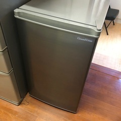 小さい冷凍庫　2020年製　連休あけまで使用してました。の画像