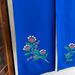 着物リメイク暖簾、ブルー、花柄、横ー61–丈ー93!
の画像