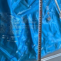 青いPVC製水遊びボートの画像