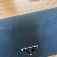 【譲り先決まりました】
PRADA長財布の画像