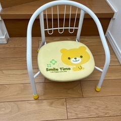 小さい子の椅子　　の画像