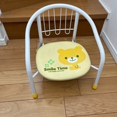 小さい子の椅子　　の画像