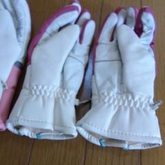 キッズ子供スキースノボー用手袋2足セット　1度使用してサイズダウン仕舞っていた物の画像