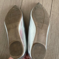 UNIQLO　シルバーパンプスの画像