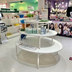 3段商品棚　丸棚の画像