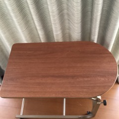 ベッドサイドテーブルの画像