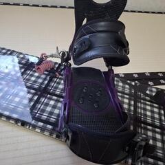 スノーボードビンディング付きの画像