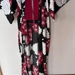 花柄カジュアル浴衣 黒赤の画像