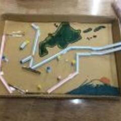 【アトリエべる さいたま新都心教室】ポタポタ絵の具を降らせて…現代アートの誕生だ‼️☔️🎨の画像