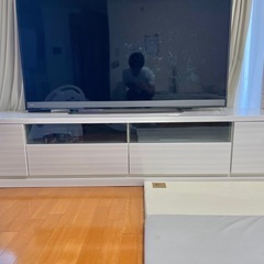 白いテレビ台