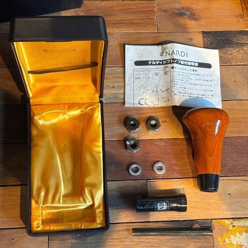 ナルディNARDI ウッドシフトノブ マニュアル車用 箱あり