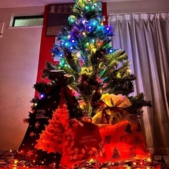 ①クリスマスツリーの画像