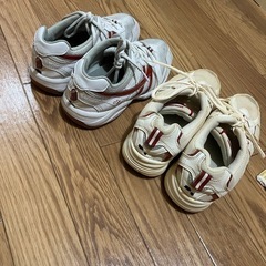 スニーカー　24.5の画像