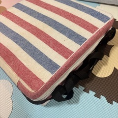椅子の高さ調節クッションの画像