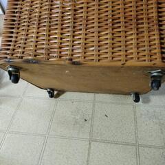 籐製ハンガー&カゴの画像