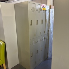 B-031 NAIKI8人用ロッカー❗️1箇所バネなしなので特価❗️