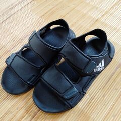 アディダス　黒　スポーツサンダル　20㎝の画像
