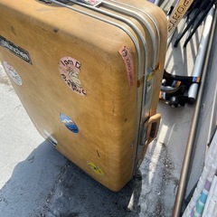 【無料】イエロー　スーツケースの画像