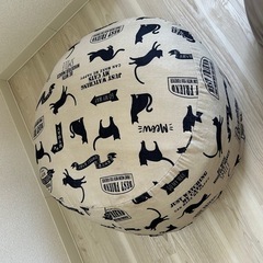 無印良品ビーズクッション2個とネコ柄オットマンのセットの画像