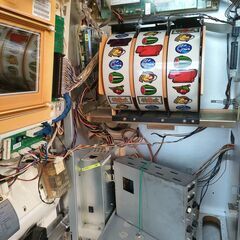 パチスロ実機　鬼浜爆走愚連隊 銀座 ４号機　ゲーム機仕様ですが家庭でも遊べます。景品出しキャビネットに載せて使えます。の画像