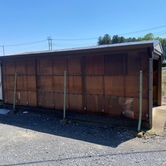 アルミサッシの小屋