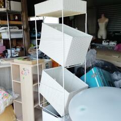 収納家具　ホワイト　かごを外せる