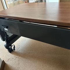 パソコンデスクの画像