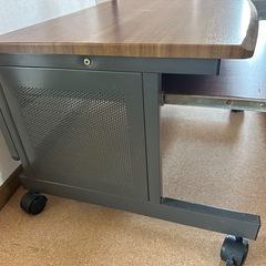 パソコンデスクの画像