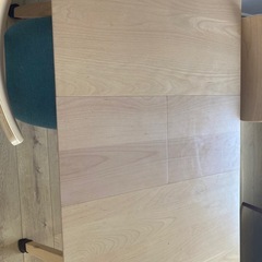 ダイニングテーブルの画像