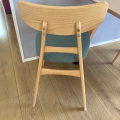 ダイニングテーブルの画像