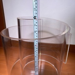 アクリル製　マガジンラック　直径最大35cm x 高さ　30cmの画像