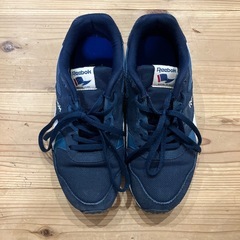 [美品］Reebok リーボック　ネイビー　靴　24  