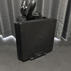 PS4本体+ソフト8種+収納スタンドの画像