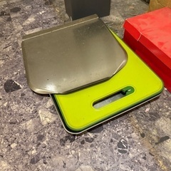 無償でお譲りいたします。ホットプレート、トースター、まな板の画像