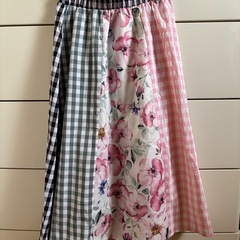 【新品】130　SHEIN ギンガムチェック花柄スカート の画像