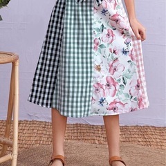 【新品】130　SHEIN ギンガムチェック花柄スカート 