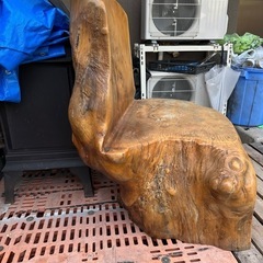 木の椅子の画像