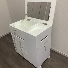 🌟ニトリの白いドレッサーワゴン（鏡付き・収納たっぷり）お譲りします【定価14,990円】🌟の画像