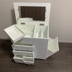 🌟ニトリの白いドレッサーワゴン（鏡付き・収納たっぷり）お譲りします【定価14,990円】🌟の画像